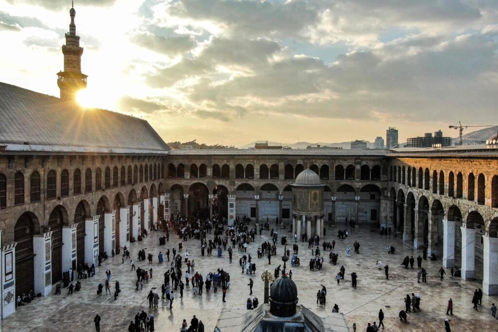 من مقام السيدة زينب إلى الجامع الأموي… هل تفتح زيارة الزيدي باباً جديداً للتعايش في سوريا؟ 3 a62558bb5e230ff779ad38465b12fdb81223